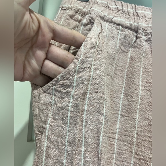 linen blend pants.Petite(5’6”&under) waist:41.5 in, hips:49 in, thighs: 29.5 in - Picture 6 of 11